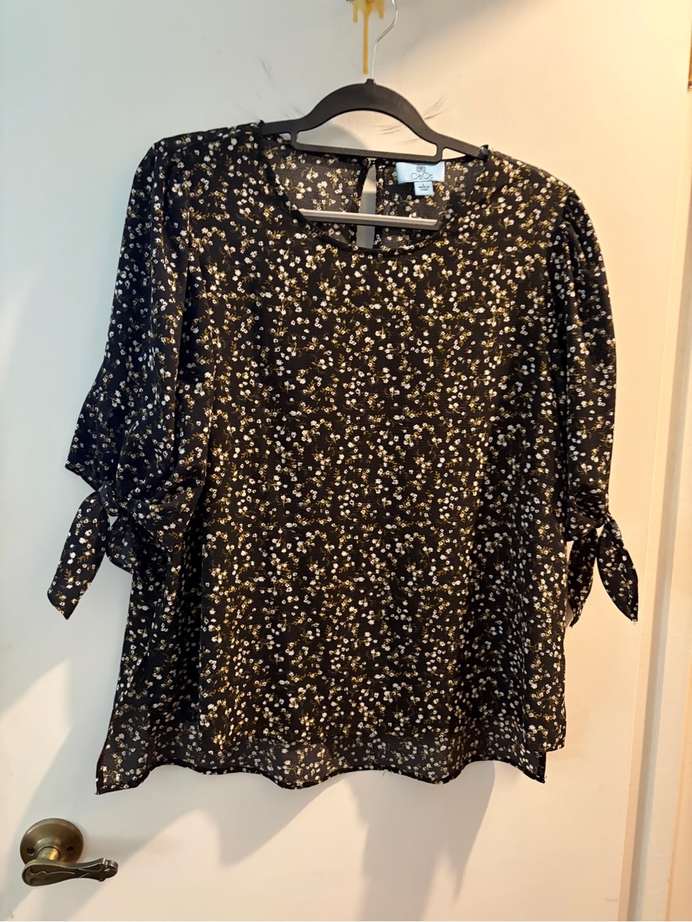CeCe Black Floral Tie-Sleeve Blouse